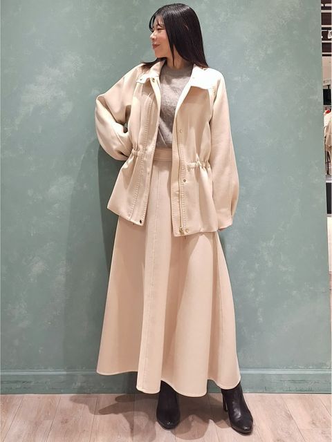 INEDのニットを使った新宿タカシマヤSUPERIOR CLOSETのスタッフ