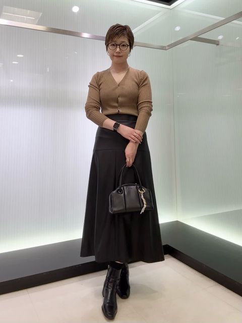 INEDのブラウスを使った函館丸井今井INEDのスタッフスタイリング