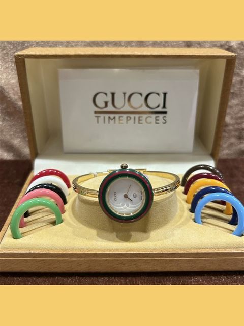 GUCCI 時計　説明書　冊子　4冊 VINTAGE GUCCI】コーデに合わせて文字盤の縁を変える事ができるVINTAGE